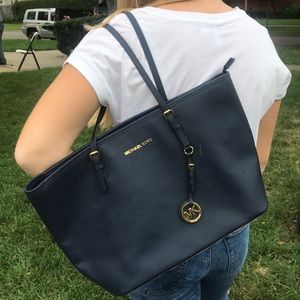 MICHAEL KORS shoulder bag 💎 OPEN TO OFFERS